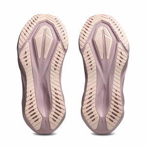 Asics Novablast 5 Women Pearl Pink Morganite נעלי ריצה נובה בלאסט 5 לנשים