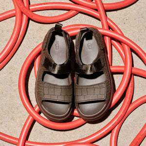 UGG GoldenGlow Embossed Dense Smoke סנדלי גולדנגלואו לנשים