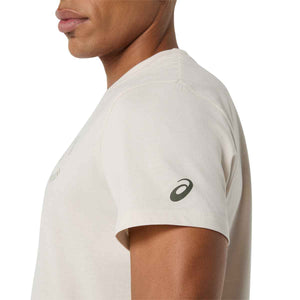 Asics Game Seasonal Graphic Tee Men Soft Oat חולצת טניס לגברים