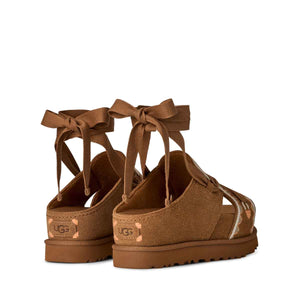 UGG Women's Goldenstar Hi Artistitch Sandal Chestnut Multi סנדלי גולדנסטאר היי חום לנשים