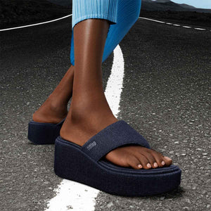 Fit Flop Platfformss Wedge Toe Post Denim Dark Denim סנדלי פיטפלופ לנשים כחול