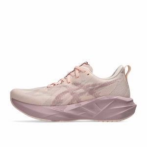 Asics Novablast 5 Women Pearl Pink Morganite נעלי ריצה נובה בלאסט 5 לנשים