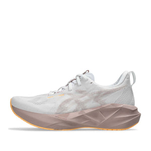 Asics Novablast 5 Women White Fawn נעלי ריצה נובה בלאסט 5 נשים