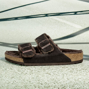 Birkenstock Arizona Fell Mocca בירקנשטוק כפכפי נשים אריזונה עם פרווה