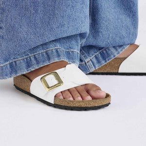 Birkenstock Catalina Cushion Buckle Patent White כפכפי נשים בירקנשטוק קטלינה אבזם לבן לק
