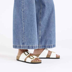 Birkenstock Sydney Cushion Buckle Patent White כפכפי בירקנשטוק לנשים סידני אבזם לבן לק