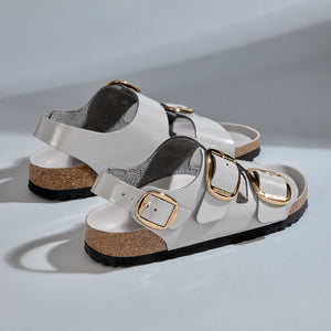 Birkenstock Milano Big Buckle High-Shine Stone Coin סנדלי בירקנשטוק מילאנו אבזם אפור