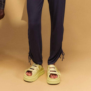 UGG GoldenGlow Slide Golden Apple כפכפי גולדנגלאו סלייד צהוב