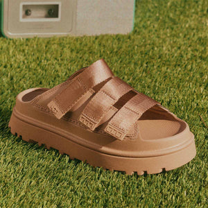 UGG GoldenGlow Slide Dark Sand כפכפי גולדנגלאו סלייד סנד כהה