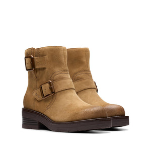 Clarks Rebelle Buckle Walnut מגפי קלארקס לנשים