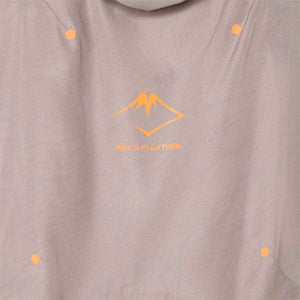 Asics Fujitrail Packable Windbreaker Woman Rainstorm Grey מעיל ריצה מתקפל לנשים