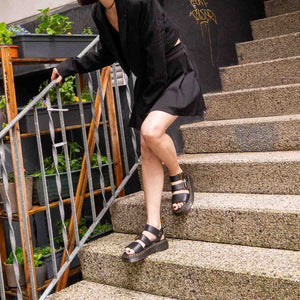 Dr. Martens Gryphon Quad Black סנדלי ד"ר מרטינס לנשים