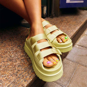 UGG GoldenGlow Slide Golden Apple כפכפי גולדנגלאו סלייד צהוב