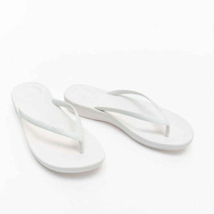 Fit Flop E54-194 Iqushion Ergonomic Flip Flops Urban White כפכפי פיטפלופ לנשים