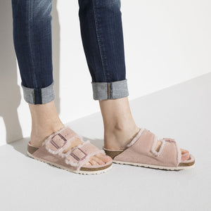 Birkenstock Arizona Shearling Fell Light Rose בירקנשטוק כפכפי נשים אריזונה עם פרווה