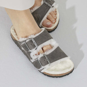 Birkenstock Arizona Fell Iron בירקנשטוק כפכפי נשים אריזונה עם פרווה