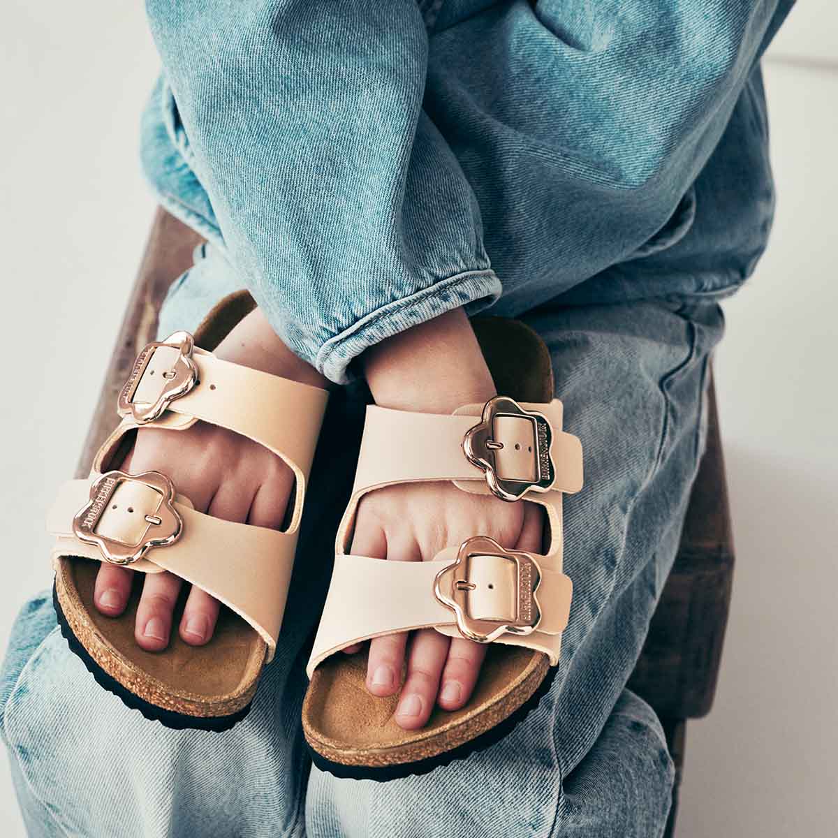 Birkenstock Arizona Flower Buckle Kids Sandcastle כפכפי בירקנשטוק אריזונה לילדים