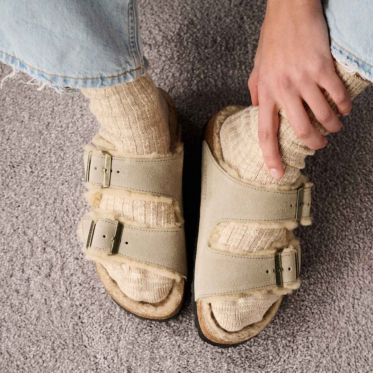 Birkenstock Arizona Shearling Taupe כפכפי בירקנשטוק אריזונה פרווה טיופ לנשים