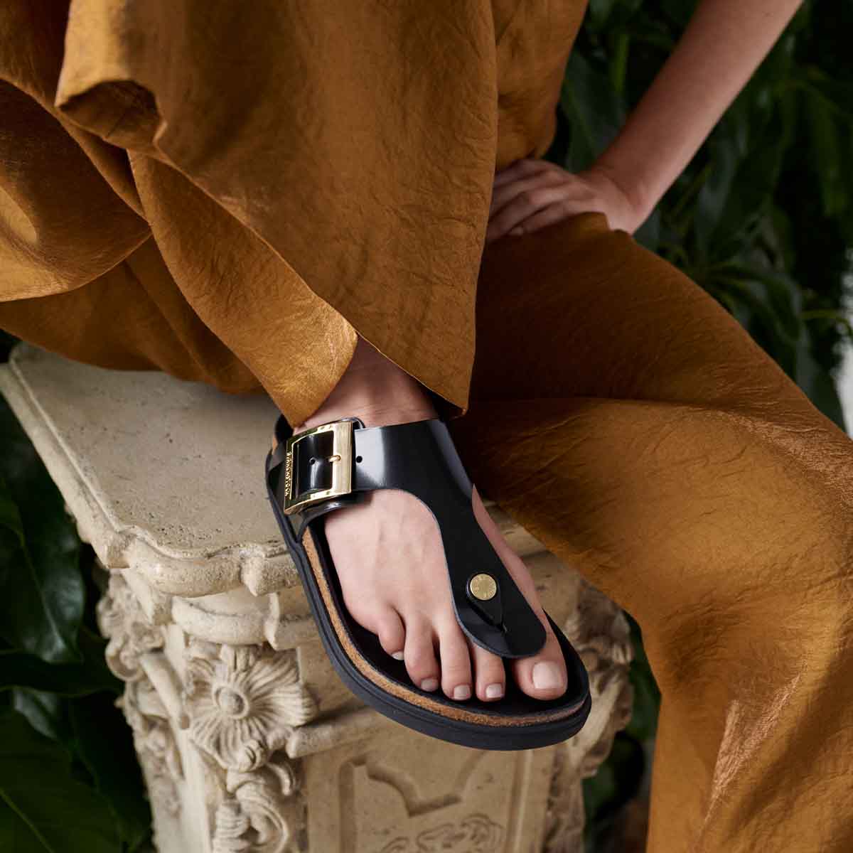 Birkenstock Gizeh Droplet Buckle High Shine Black כפכפי בירקנשטוק גיזה לנשים