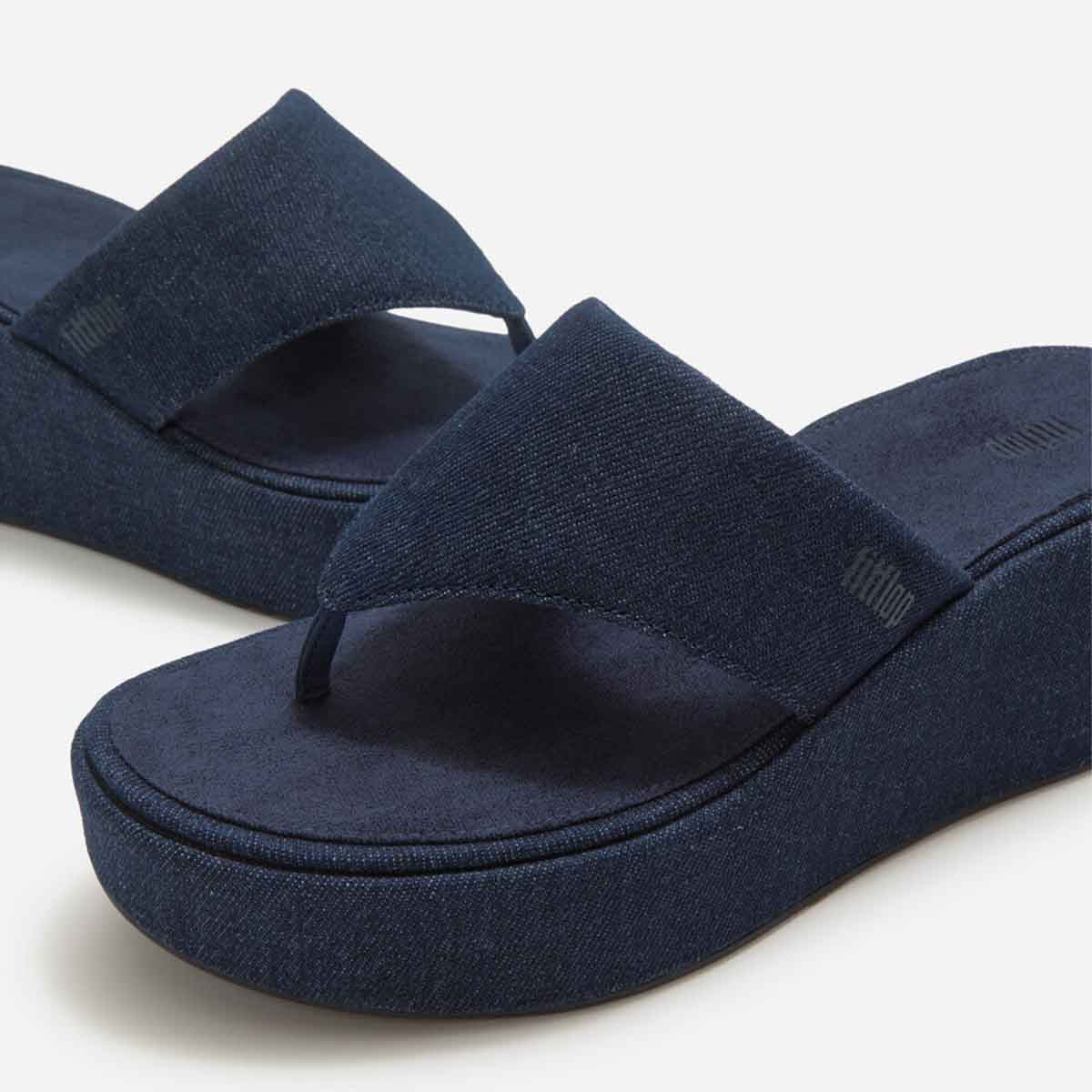 Fit Flop Platfformss Wedge Toe Post Denim Dark Denim סנדלי פיטפלופ לנשים כחול