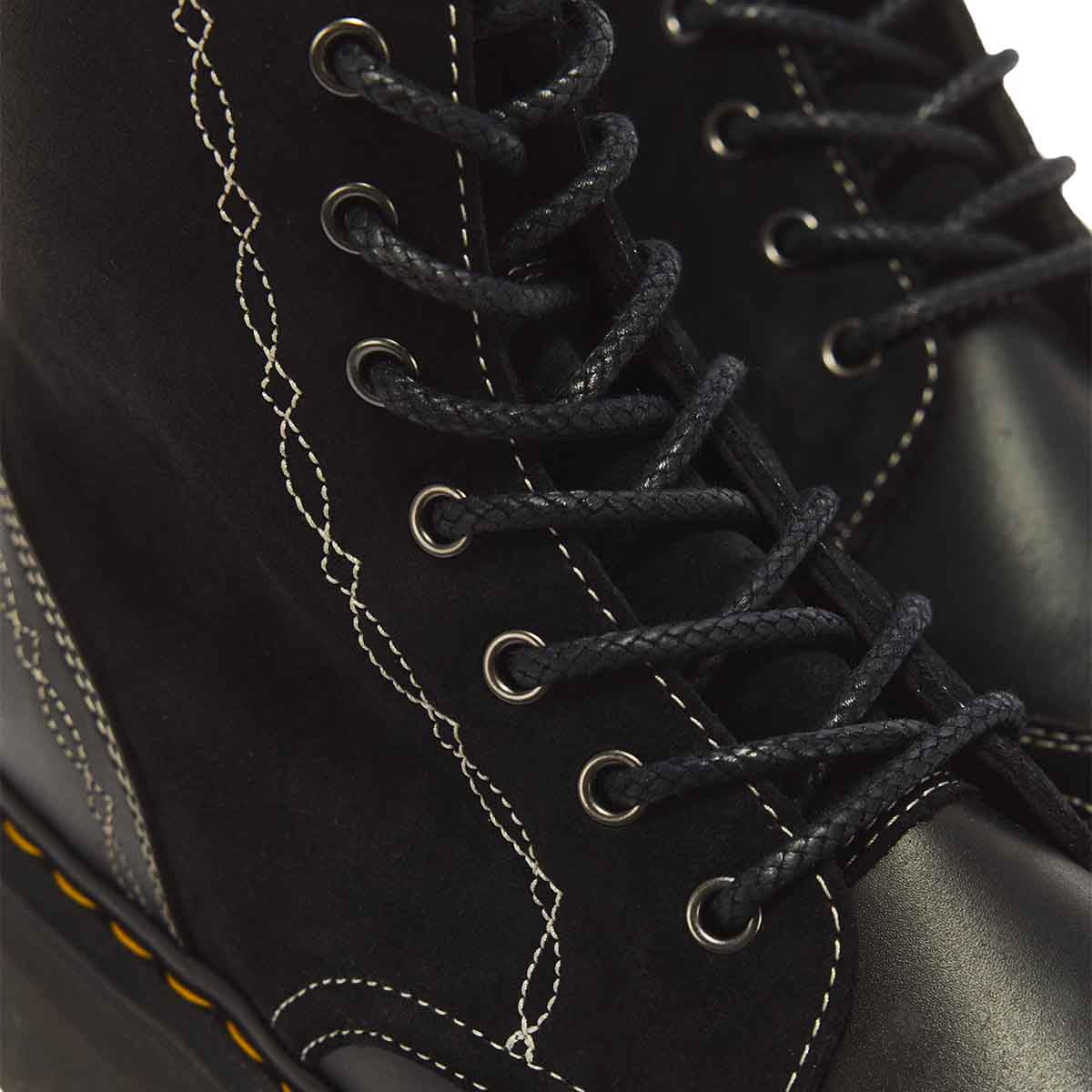 Dr. Martens 8 Eye Boot Black מגפי ד"ר מרטנס