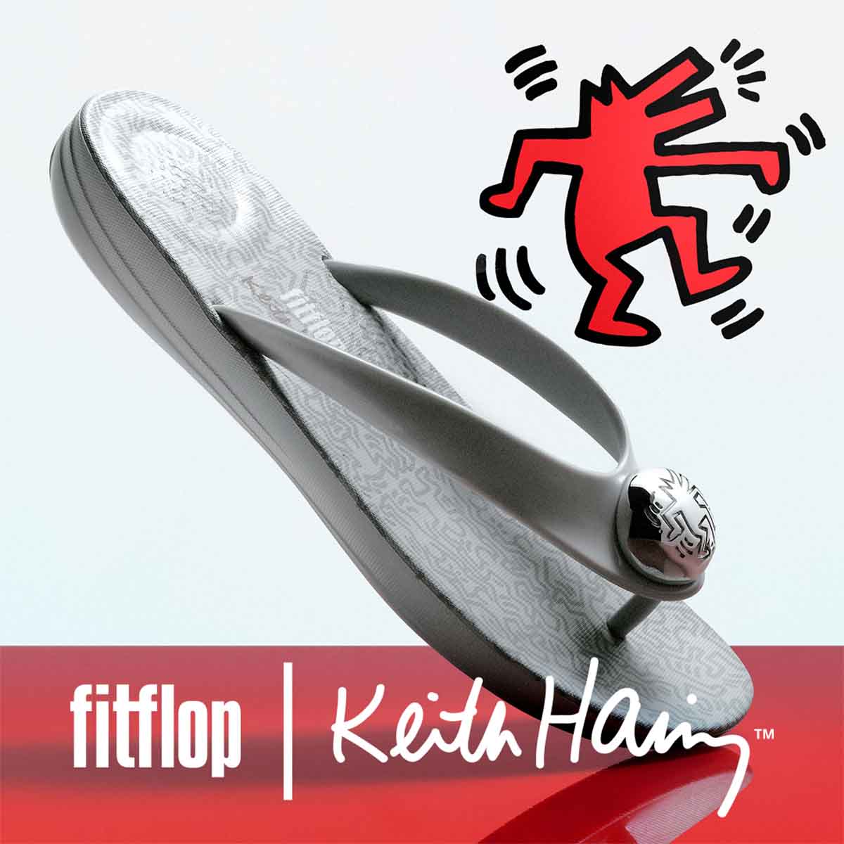 Fit Flop X Keith Haring Iqushion Button Flip-Flops Metallic Silver כפכפי פיטפלופ לנשים