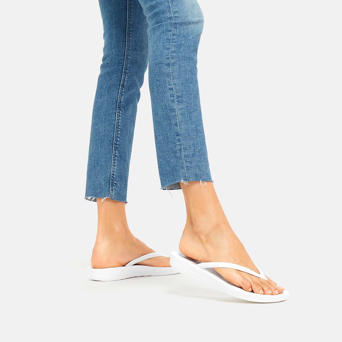 Fit Flop Iqushion Ergonomic Flip Flops Urban White כפכפי פיטפלופ לנשים