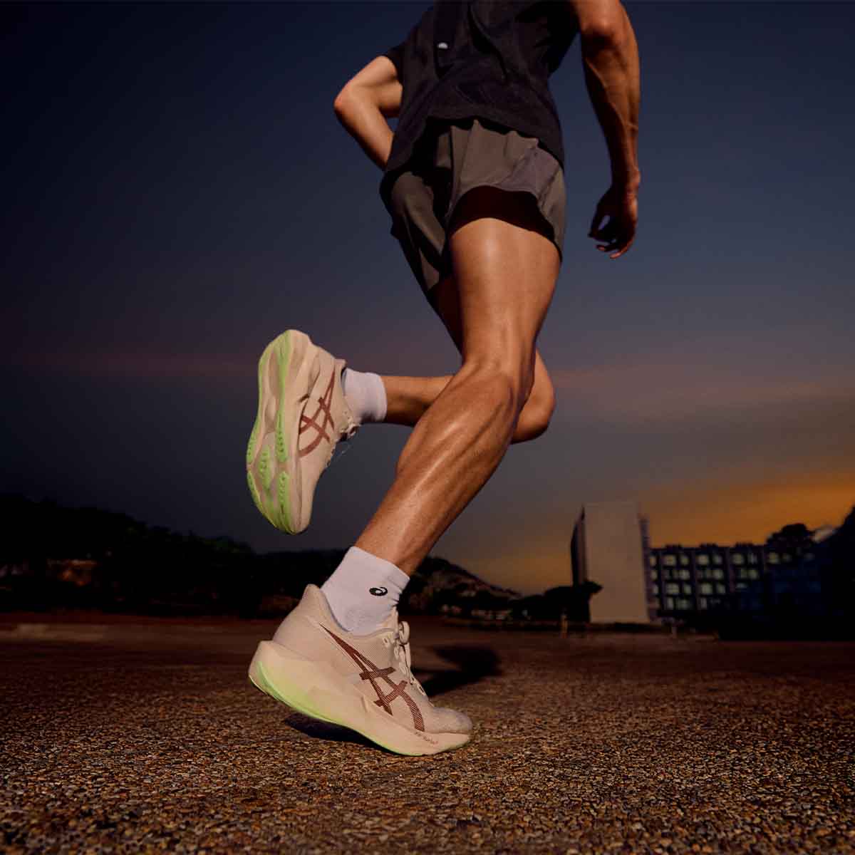 Asics Novablast 6 Men Rose Dust Illuminate Yellow נעלי ריצה נובה בלאסט 6 לגברים