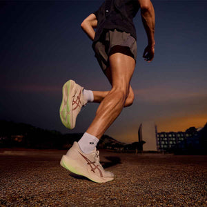 Asics Novablast 6 Men Rose Dust Illuminate Yellow נעלי ריצה נובה בלאסט 6 לגברים