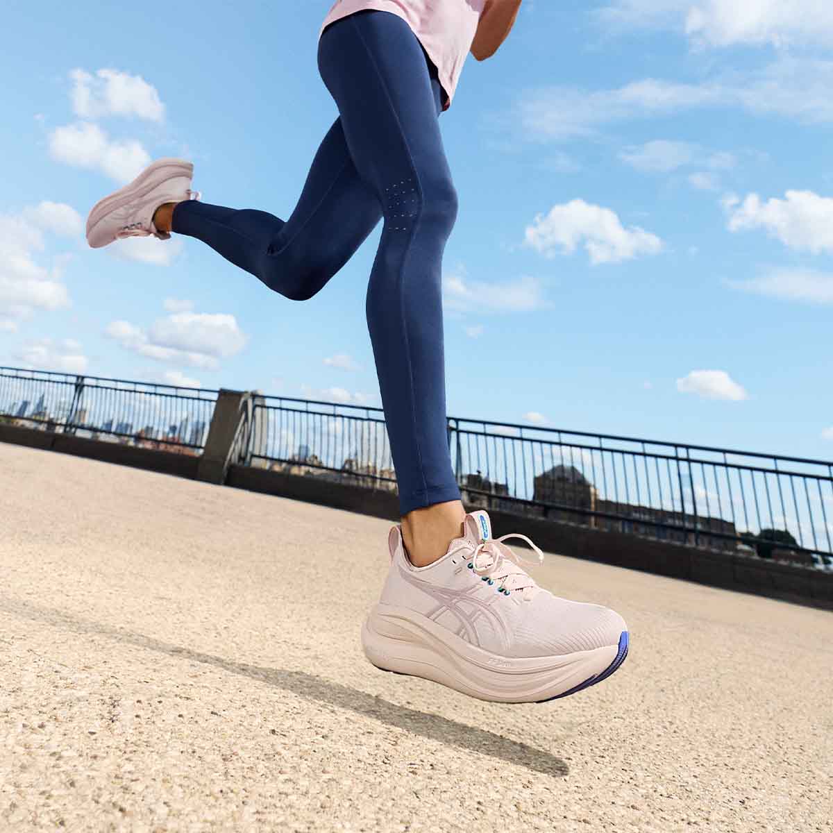 Asics Gel Nimbus 28 Women Pearl Pink Morganite נעלי ריצה ג`ל נימבוס 28 נשים