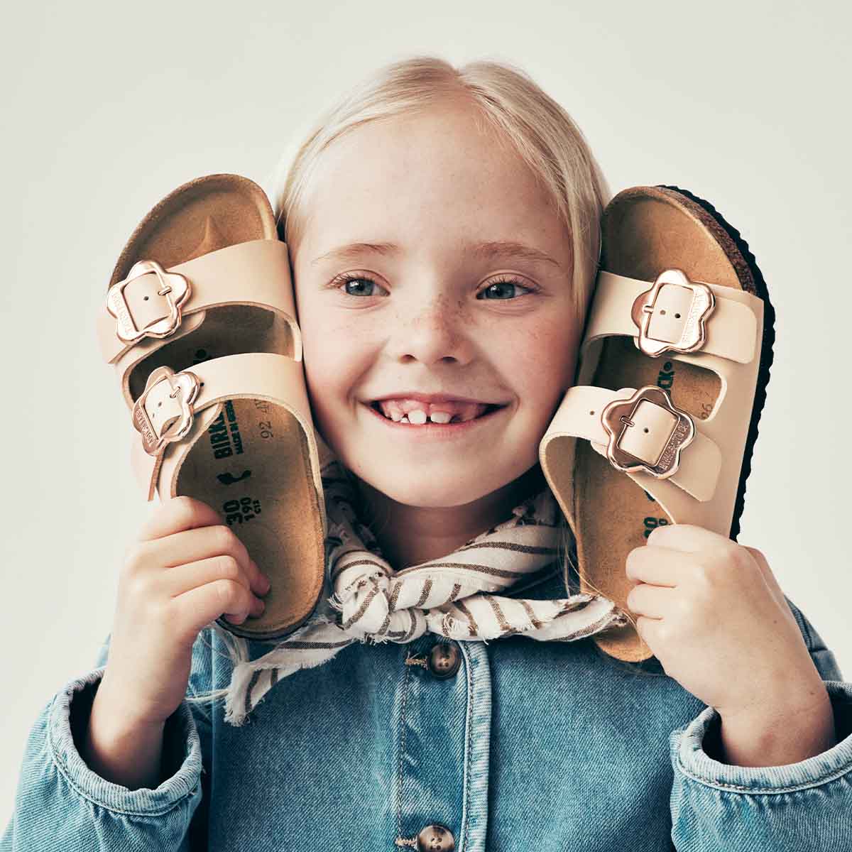 Birkenstock Arizona Flower Buckle Kids Sandcastle כפכפי בירקנשטוק אריזונה לילדים