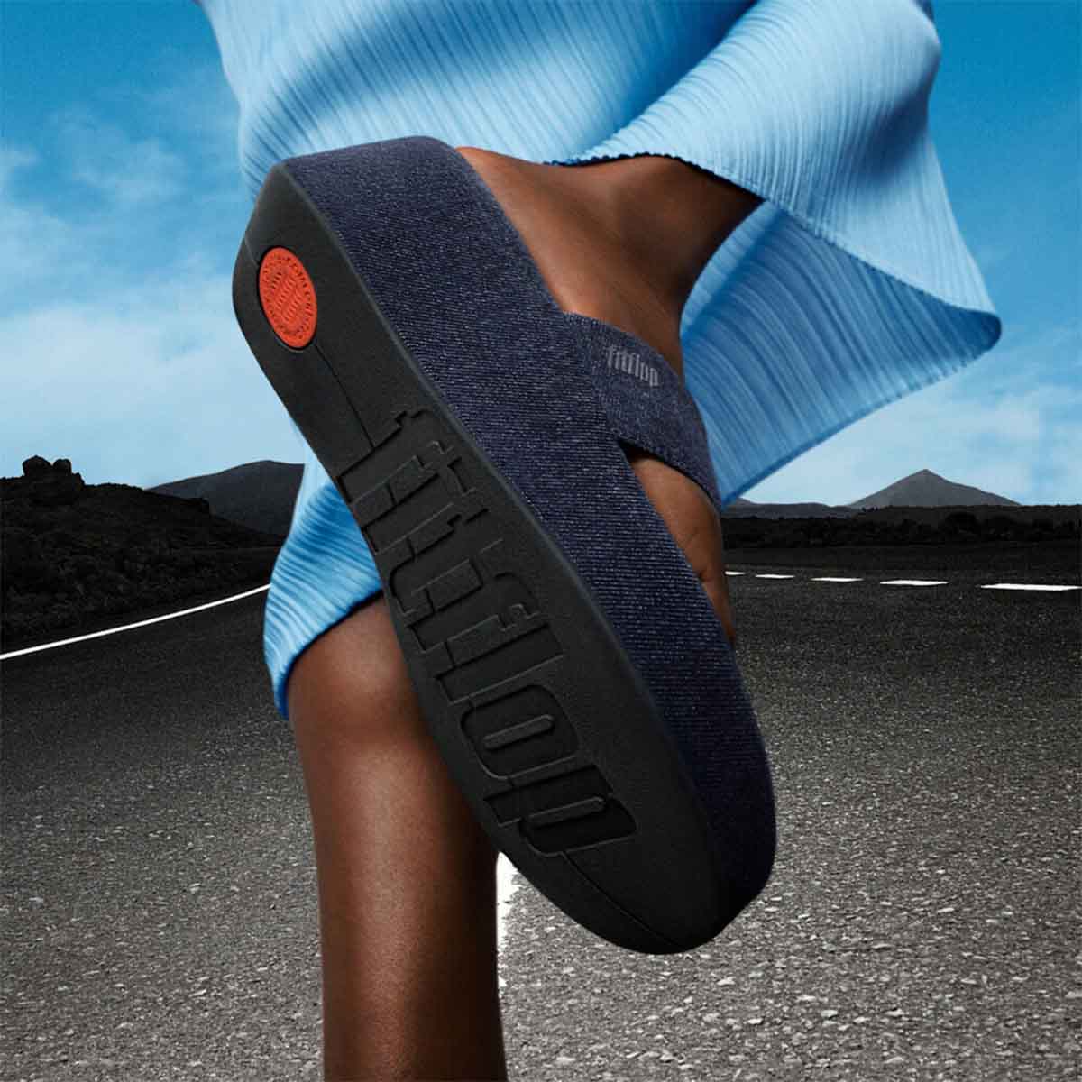 Fit Flop Platfformss Wedge Toe Post Denim Dark Denim סנדלי פיטפלופ לנשים כחול