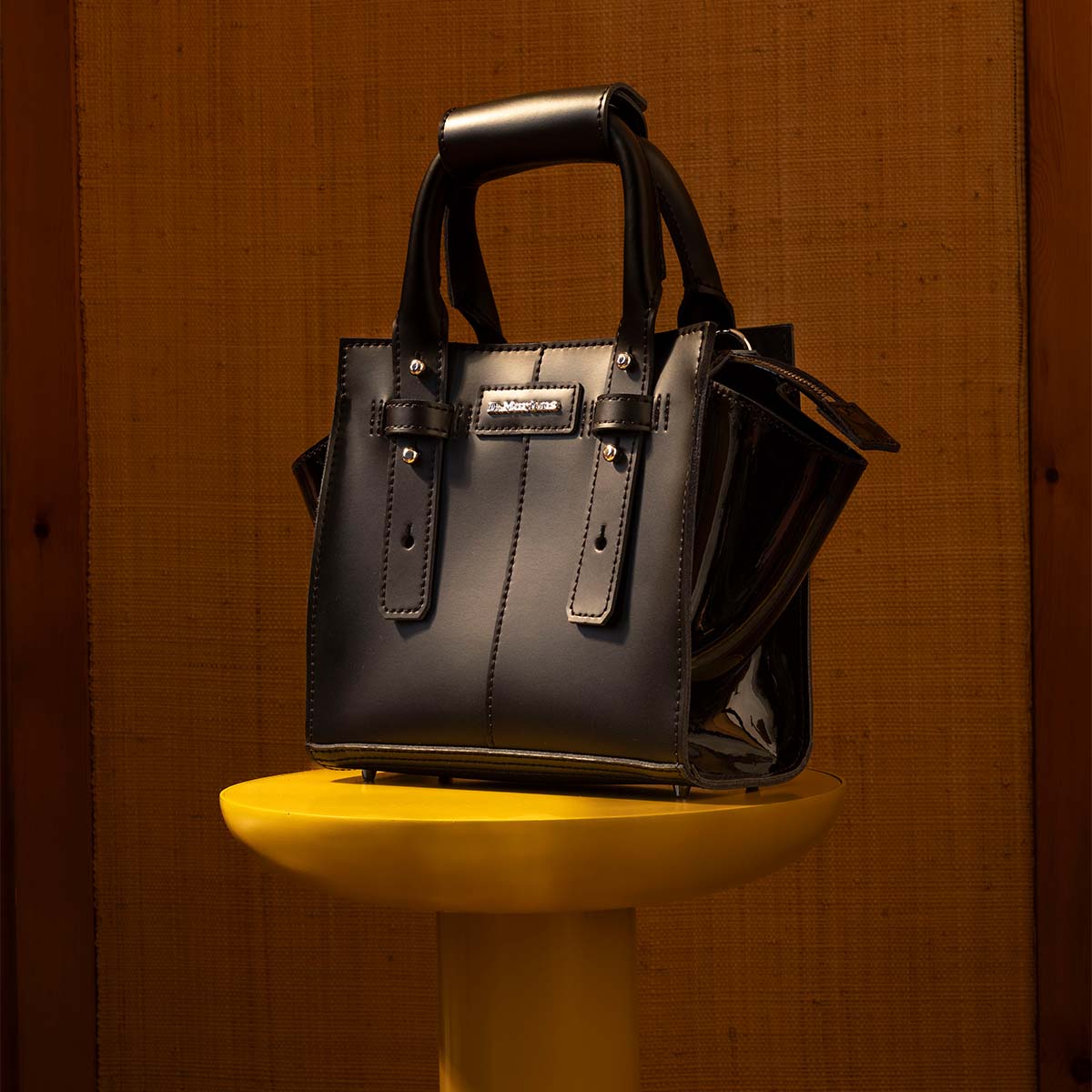 Dr. Martens Small Leather Tote Bag Small Black תיק יד מרטינס