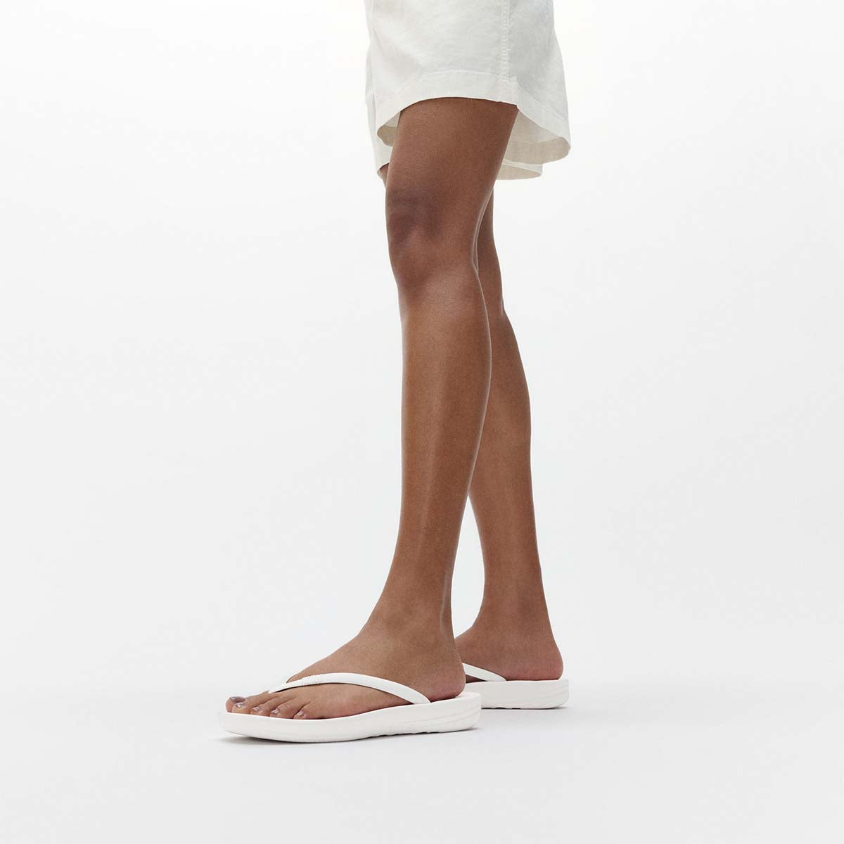 Fit Flop Iqushion Ergonomic Flip Flops Urban White כפכפי פיטפלופ לנשים