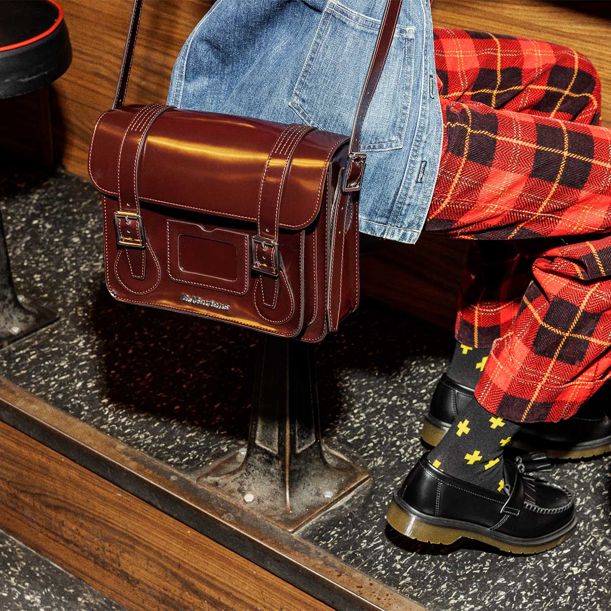 Dr. Martens Classic Vegan Satchel Bag Cherry Red תיק דר מרטינס