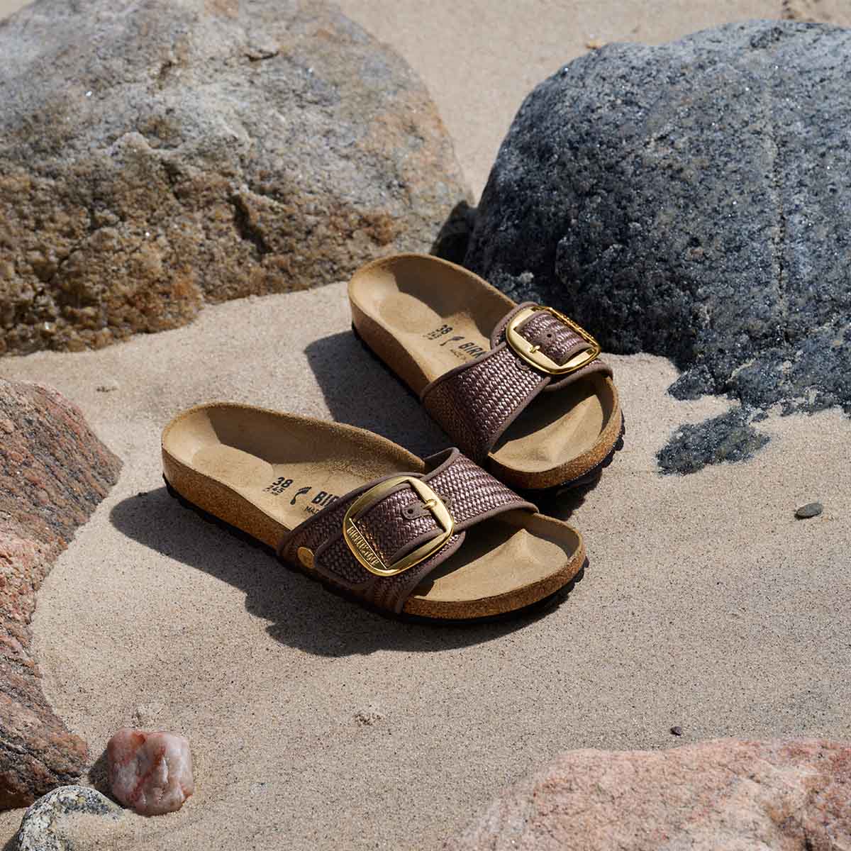 Birkenstock Madrid Big Buckle Raffia Carafe כפכפי בירקנשטוק מדריד אבזם חום לנשים