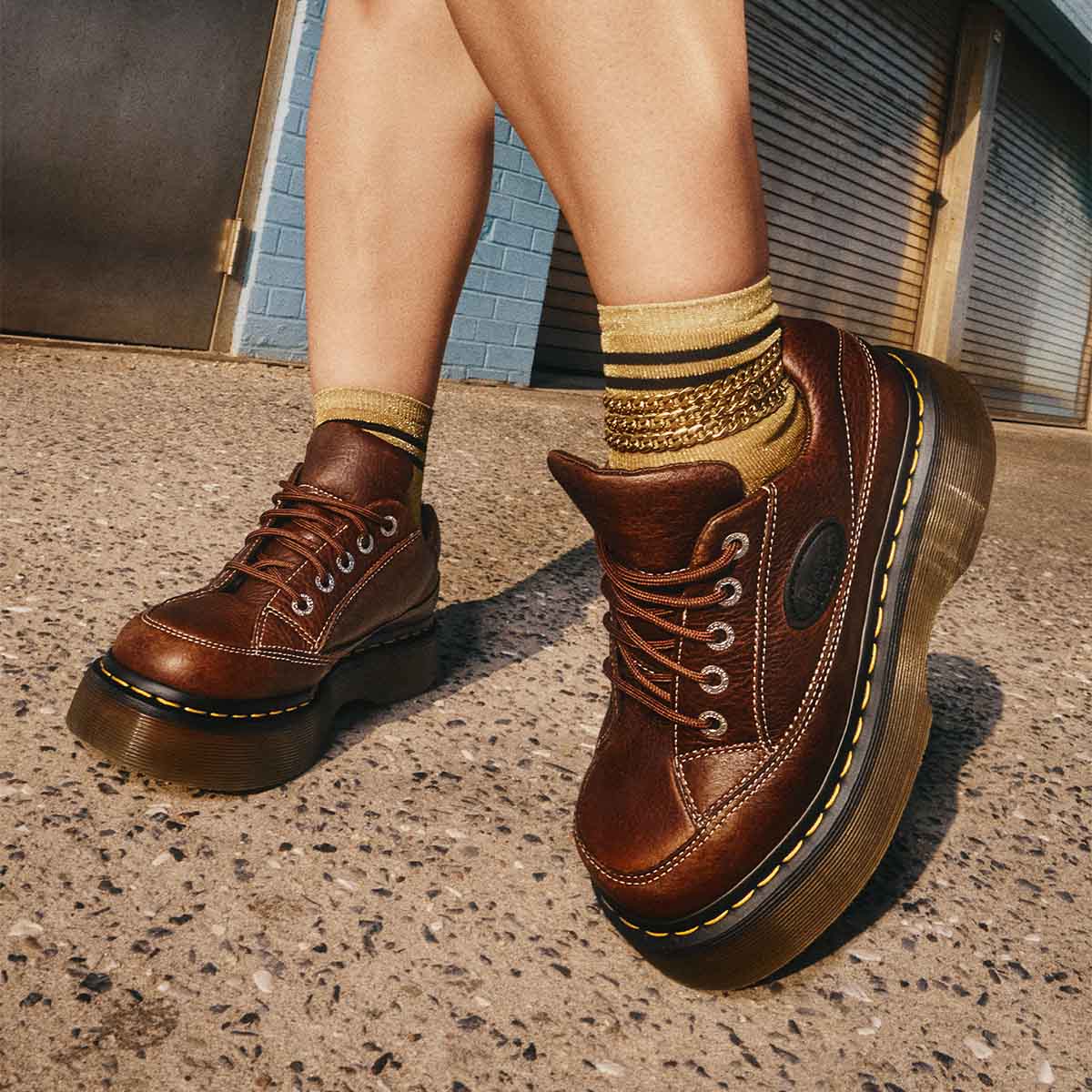 Dr. Martens Buzz 5-Eye Grizzly Leather Shoes Dark Brown נעלי ד"ר מרטנס לנשים