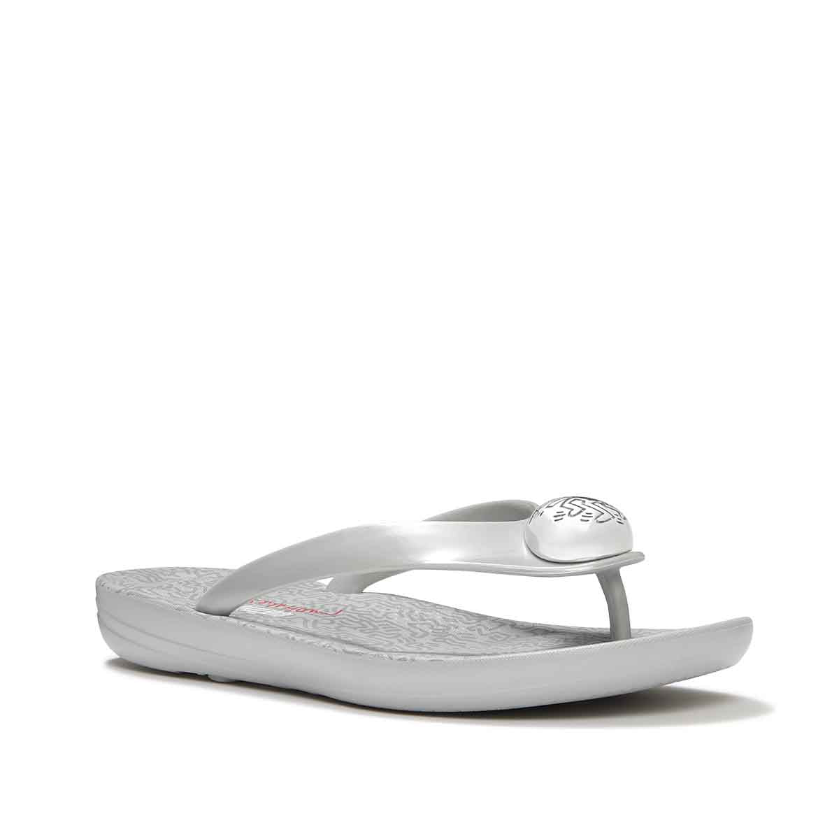 Fit Flop X Keith Haring Iqushion Button Flip-Flops Metallic Silver כפכפי פיטפלופ לנשים