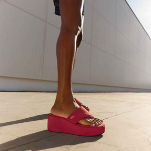 Fit Flop Platfformss Wedge Toe Post Burnt Berry סנדלי פיטפלופ לנשים אדום