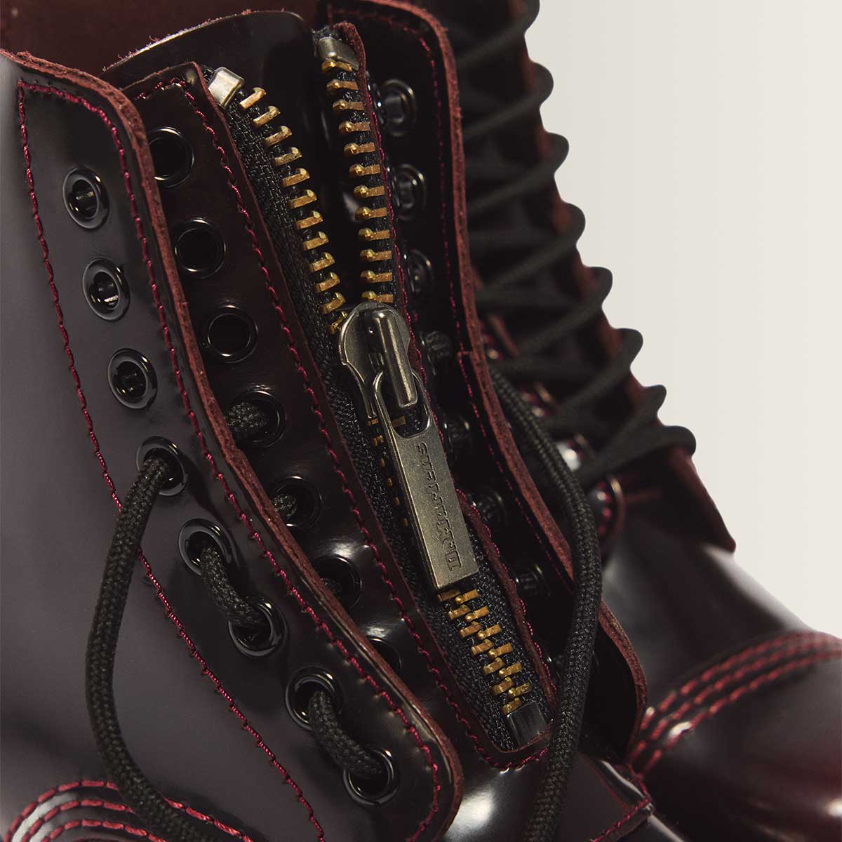 Dr. Martens Sinclair Jungle Boot Arcadia Cherry Red מגפי ד"ר מרטינס סינקלייר לנשים