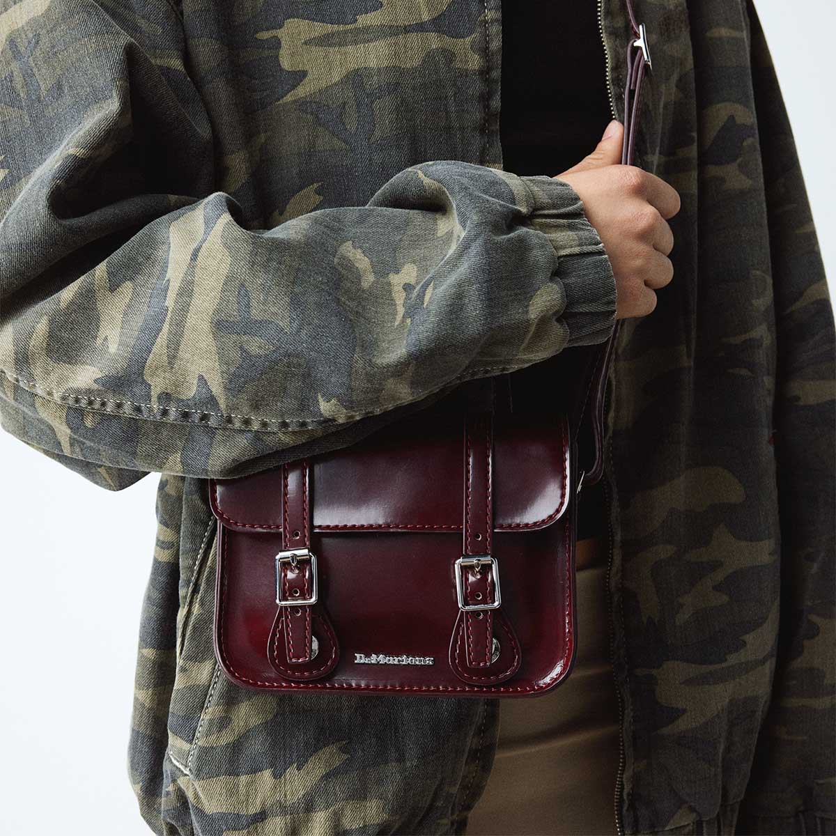 Dr. Martens Classic Vegan Cherry red 7 Satchel תיק דר מרטנס