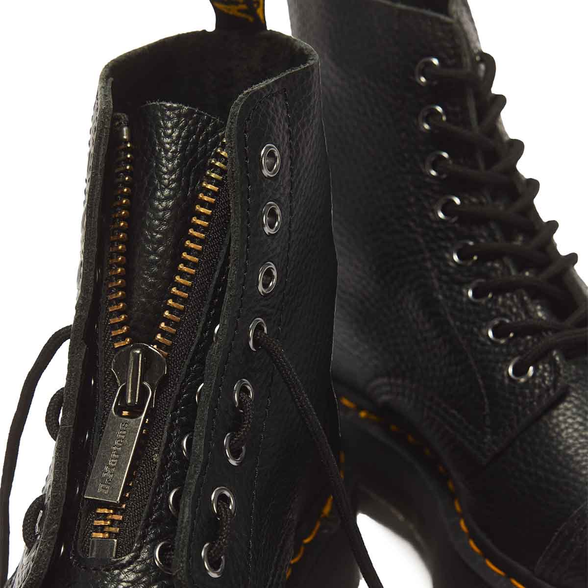 Dr. Martens Sinclair Black Aunt Sally מגפי ד״ר מרטינס סינקלייר