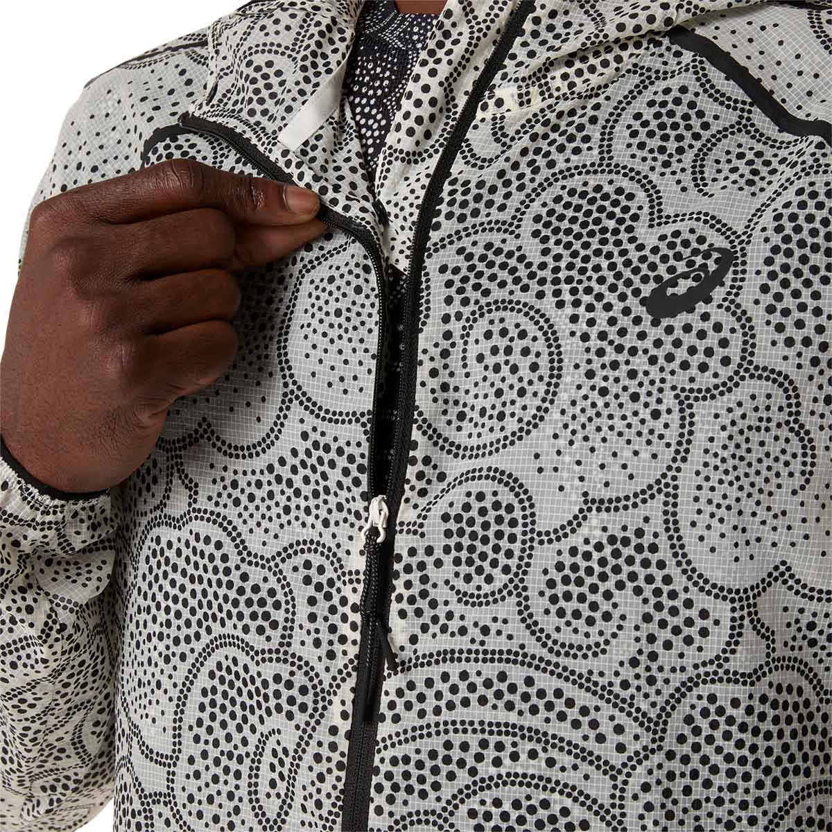 Asics Limited Series Wind Breaker Jacket Men Black Cream ג'קט ריצה לגברים