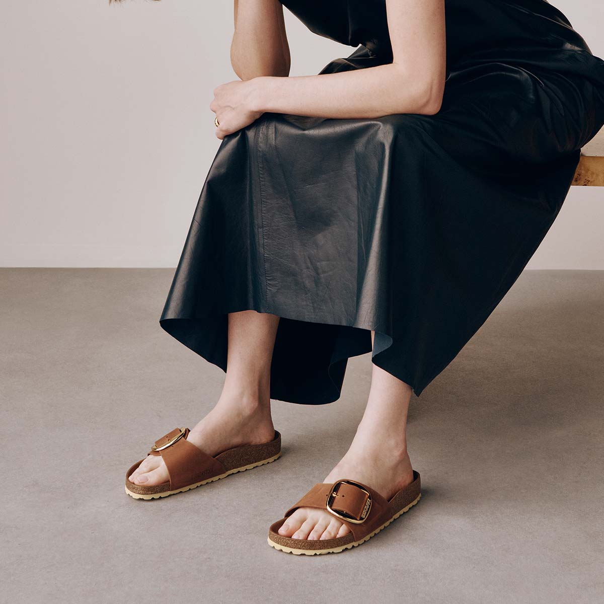 בירקנשטוק כפכפי נשים מדריד אבזם גדול קוניאק Birkenstock Madrid Big Buckel Leather Cognac