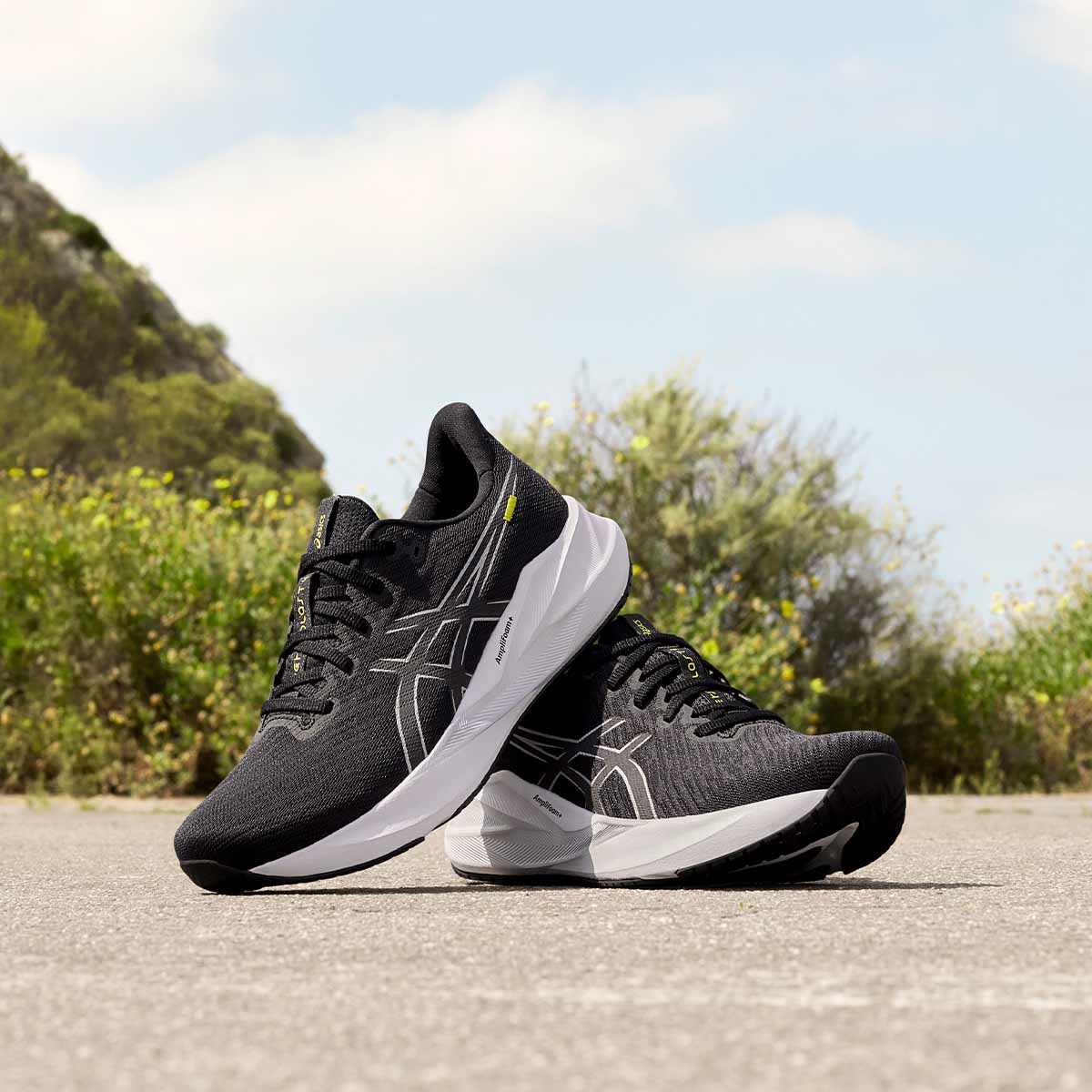 Asics Versablast 4 Men Black Pure Silver נעלי ריצה ורסאבלאסט 4 לגברים