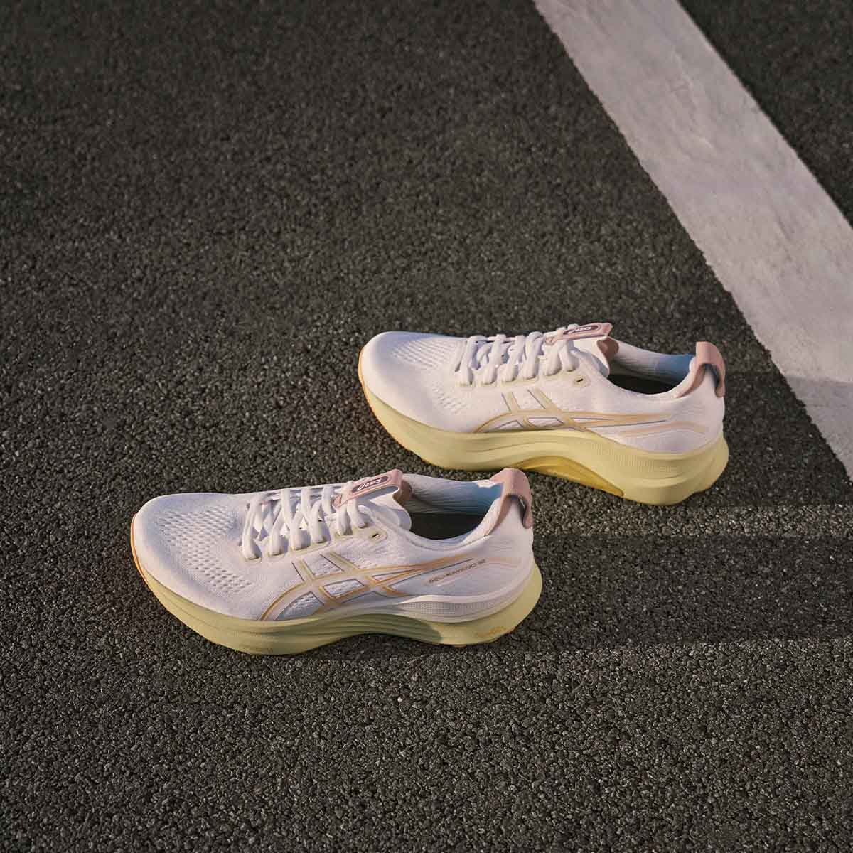 Asics Gel Kayano 32 Men White Orange Glow נעלי ריצה ג`ל קיאנו 32 לגברים