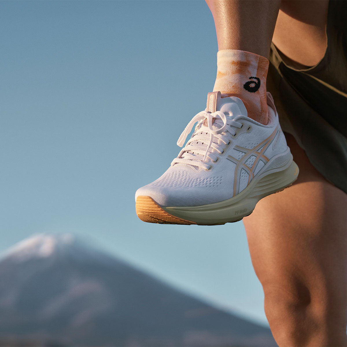 Asics Gel Kayano 32 Men White Orange Glow נעלי ריצה ג`ל קיאנו 32 לגברים