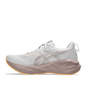 Asics Novablast 5 Women White Fawn נעלי ריצה נובה בלאסט 5 נשים