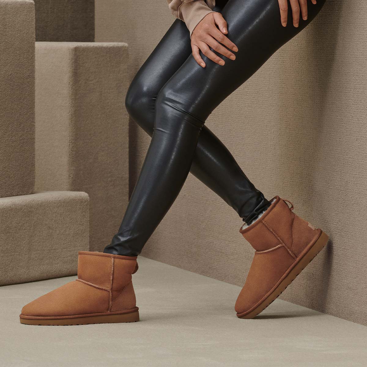 UGG Classic Mini Chestnut מגפי נשים קלאסיק מיני חום