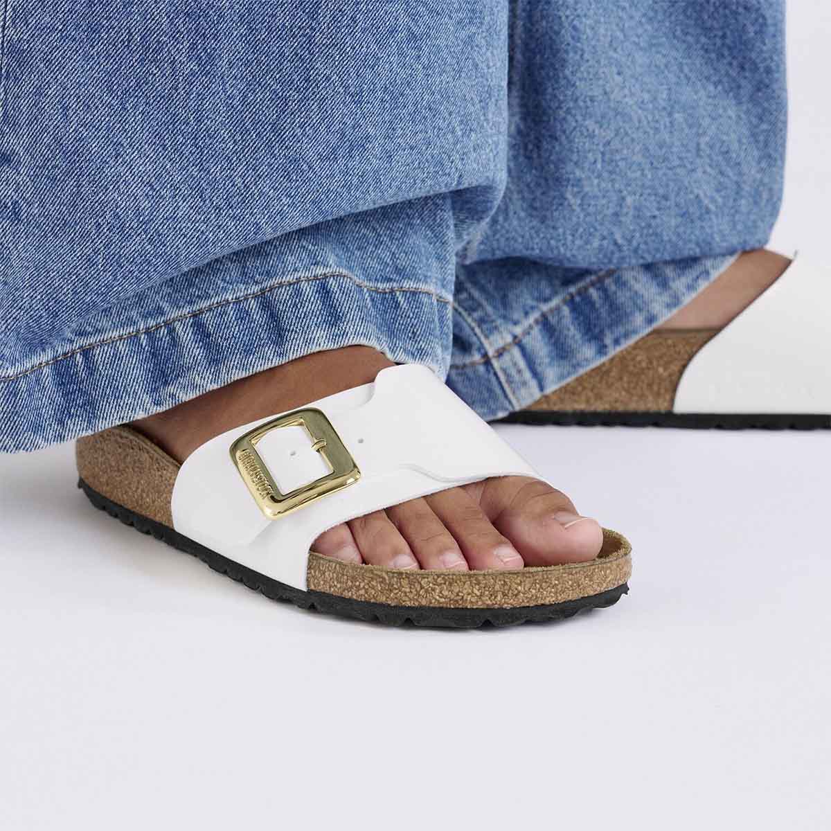Birkenstock Catalina Cushion Buckle Patent White כפכפי נשים בירקנשטוק קטלינה אבזם לבן לק